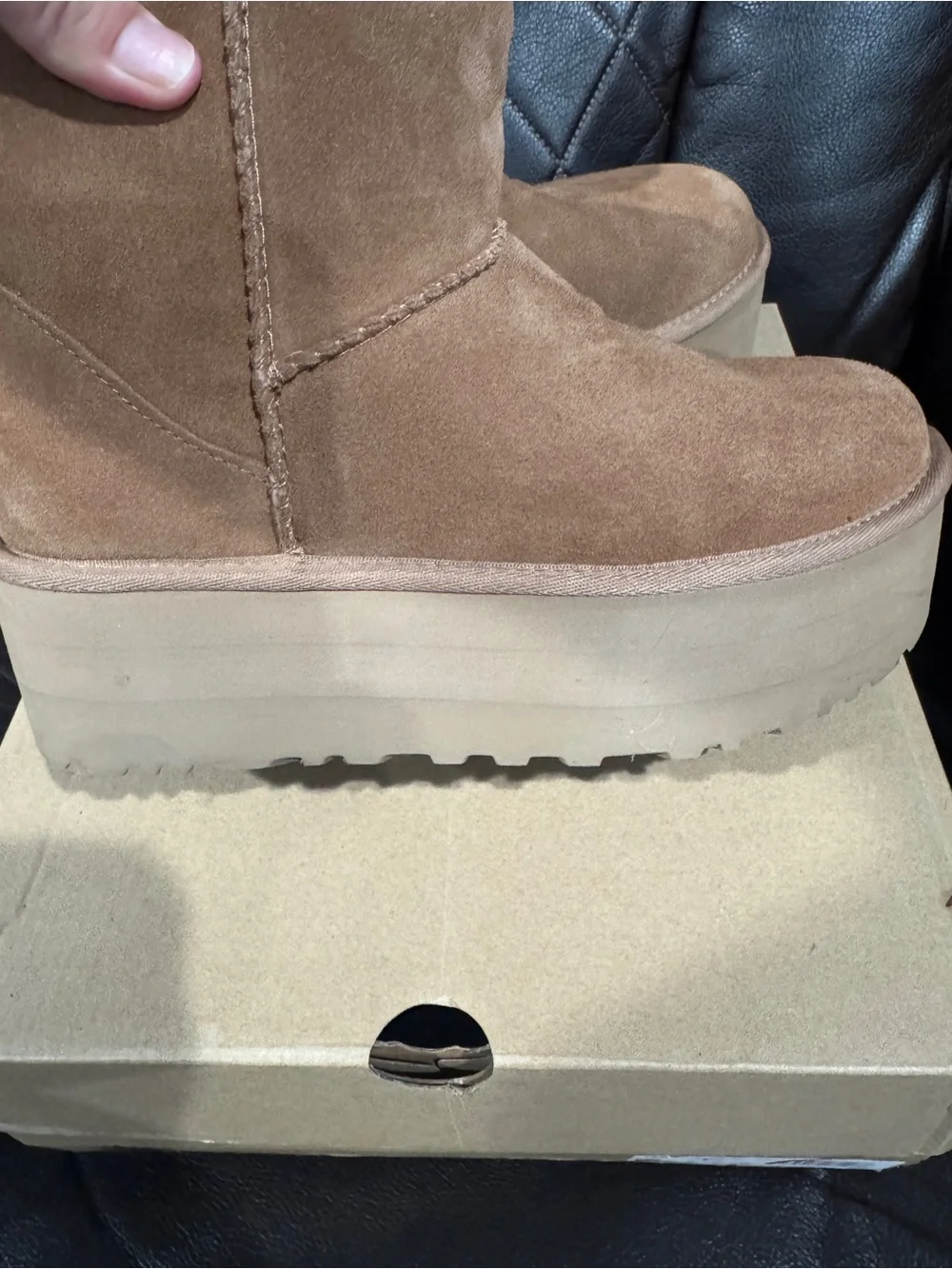 UGG Classic Ultra Mini Platform Boots – Size 7 🤎